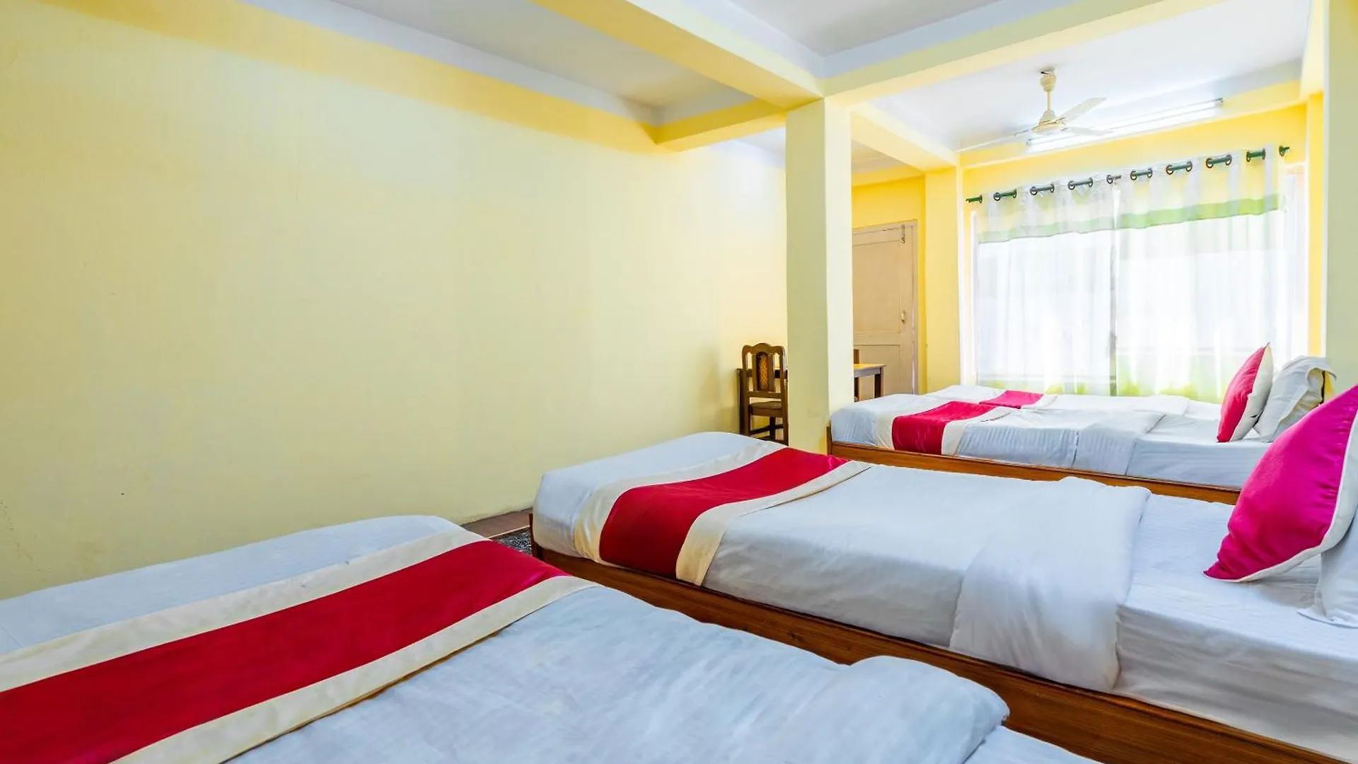 Oyo 827 Taj Hotel And Restaurant Κατμαντού