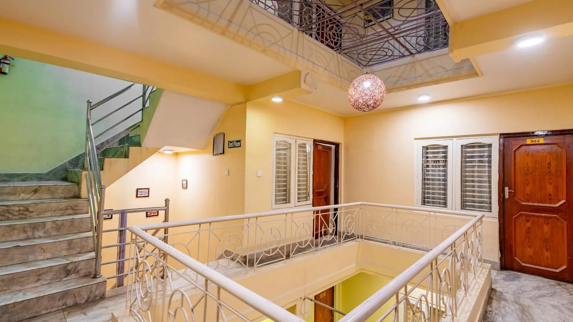 Oyo 827 Taj Hotel And Restaurant Κατμαντού